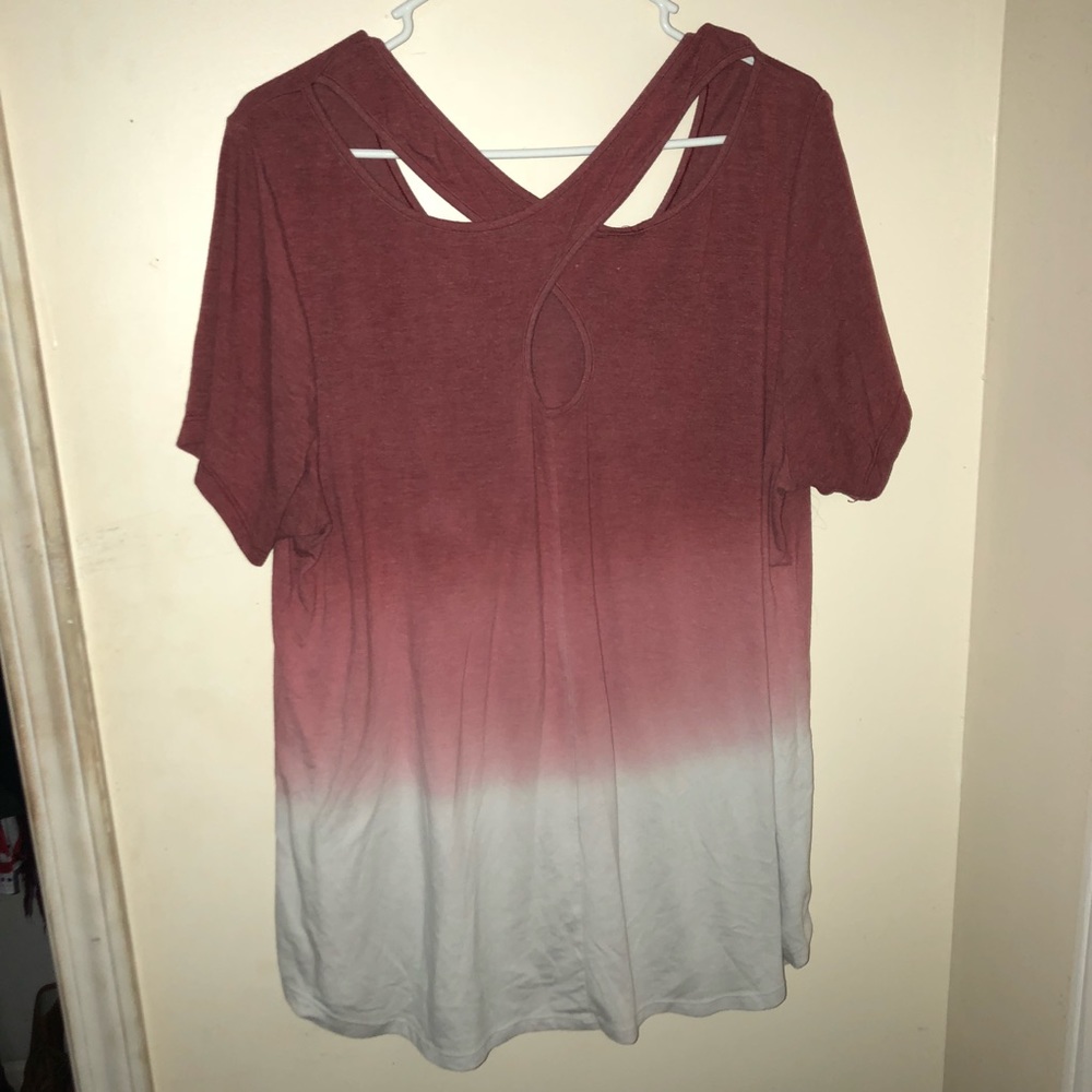 Ombré T-Shit with Cross Detail in the back - Picture 3 of 5